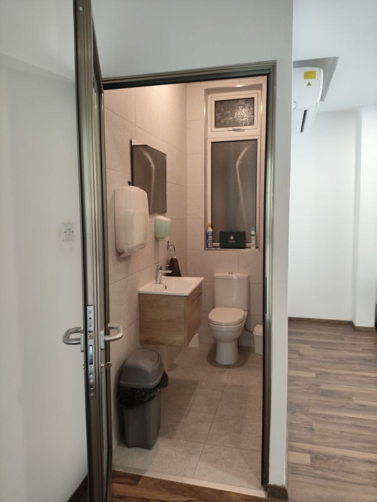 Office for Long Let in Iklin - €1,500/month photo 6