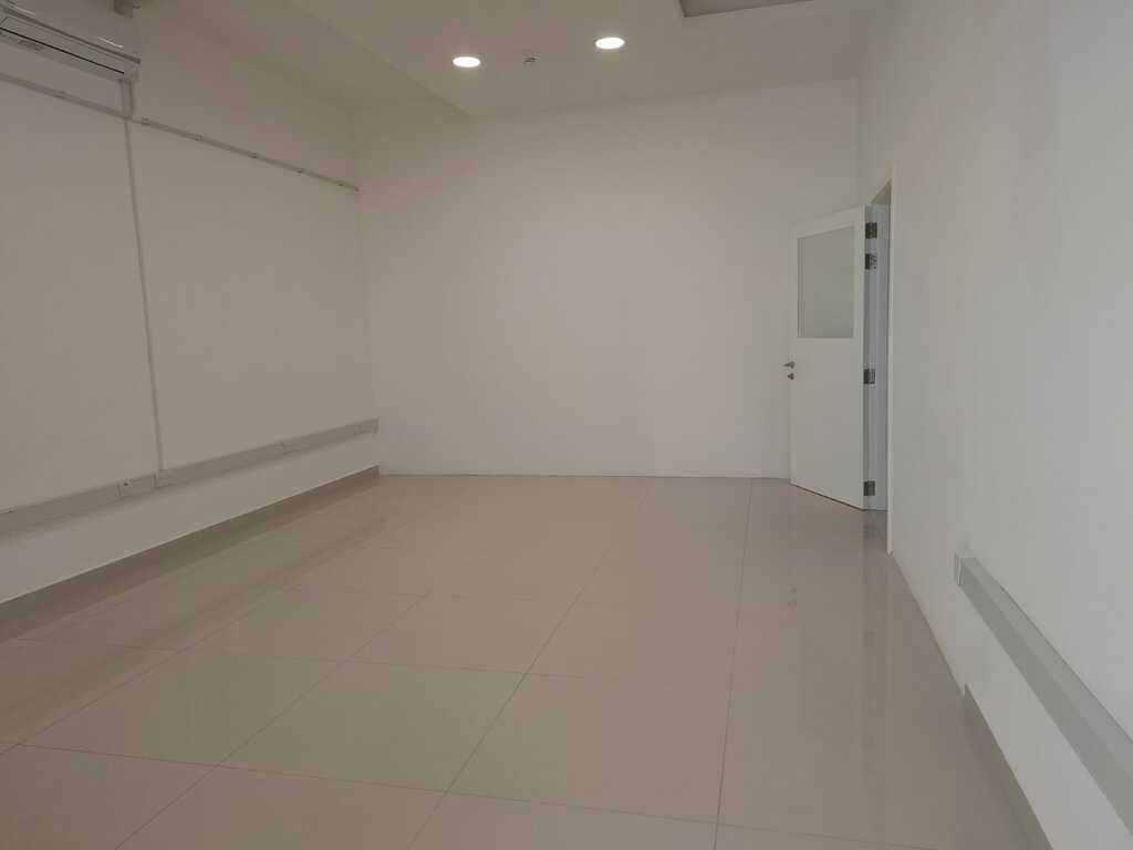 Office for Long Let in Mrieħel - €2,000/month photo 7