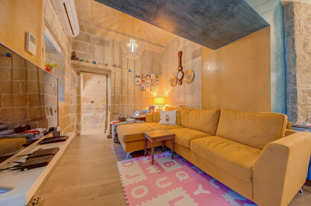 3 Bedroom House of Character for Long Let in Siġġiewi - €3,000/month photo 8