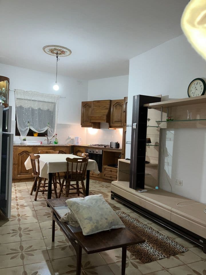 Charming Well-Maintained 2-Bedroom House with Roof Terrace in Gharghur