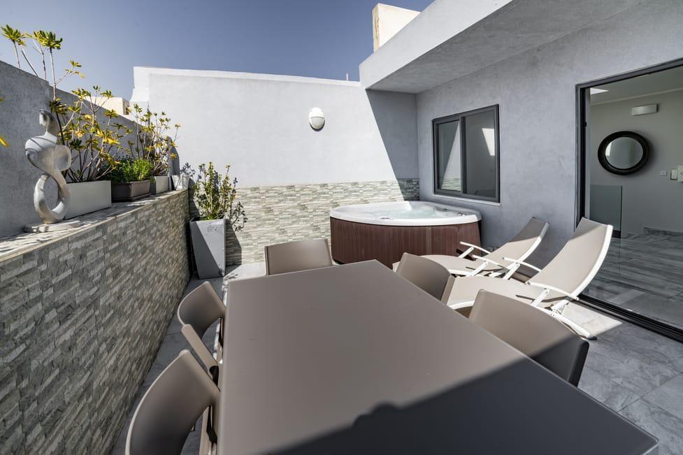 Modern Designer 3-Bedroom Townhouse in Sliema photo 9