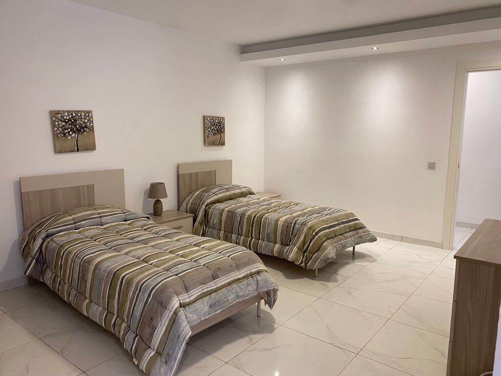 3 Bedroom Maisonette for Long Let in Swieqi - €3,000/month photo 7
