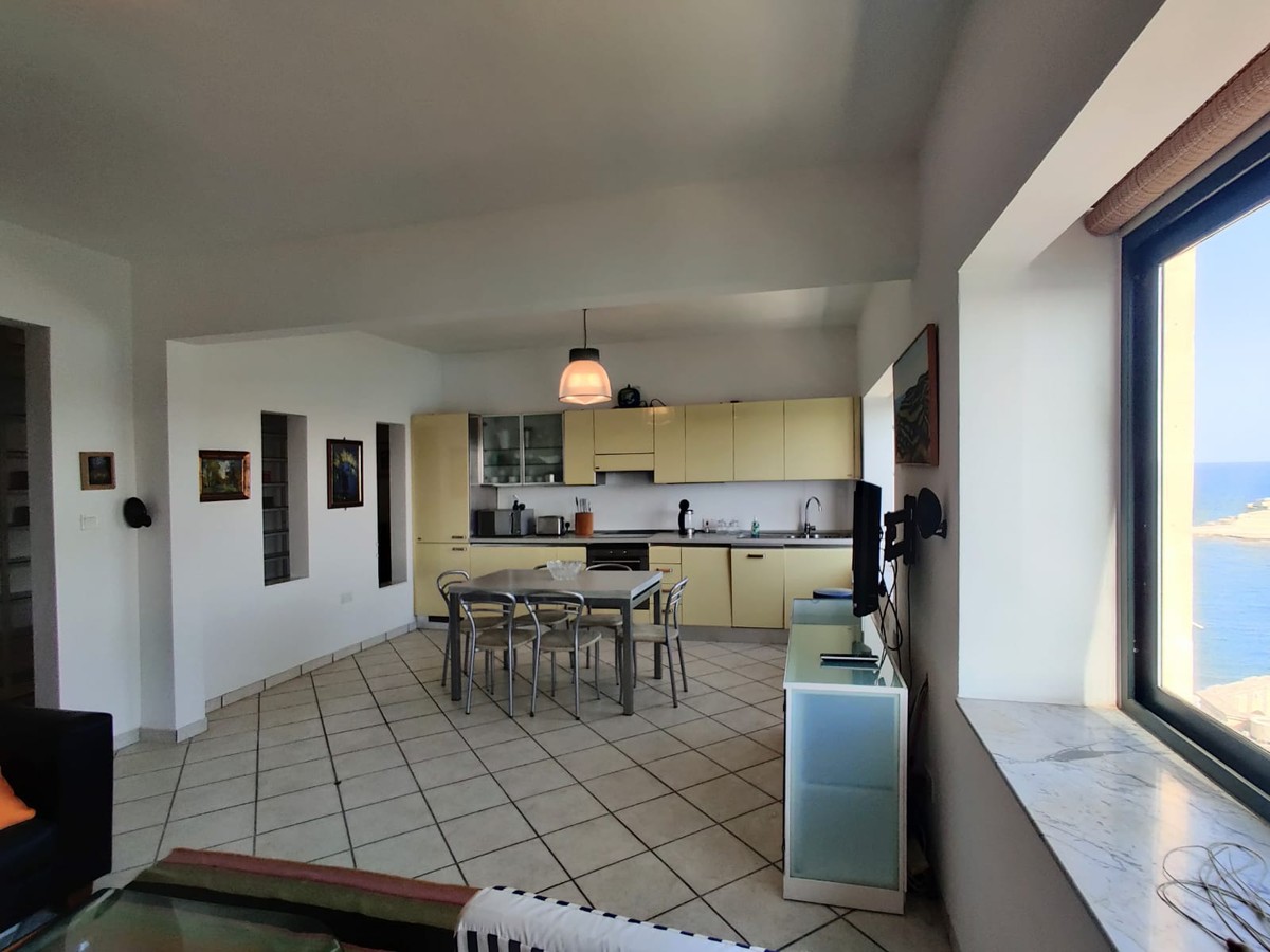 3 Bedroom Ensuite Apartment for Long Let in Valletta - €2,500/month photo 4