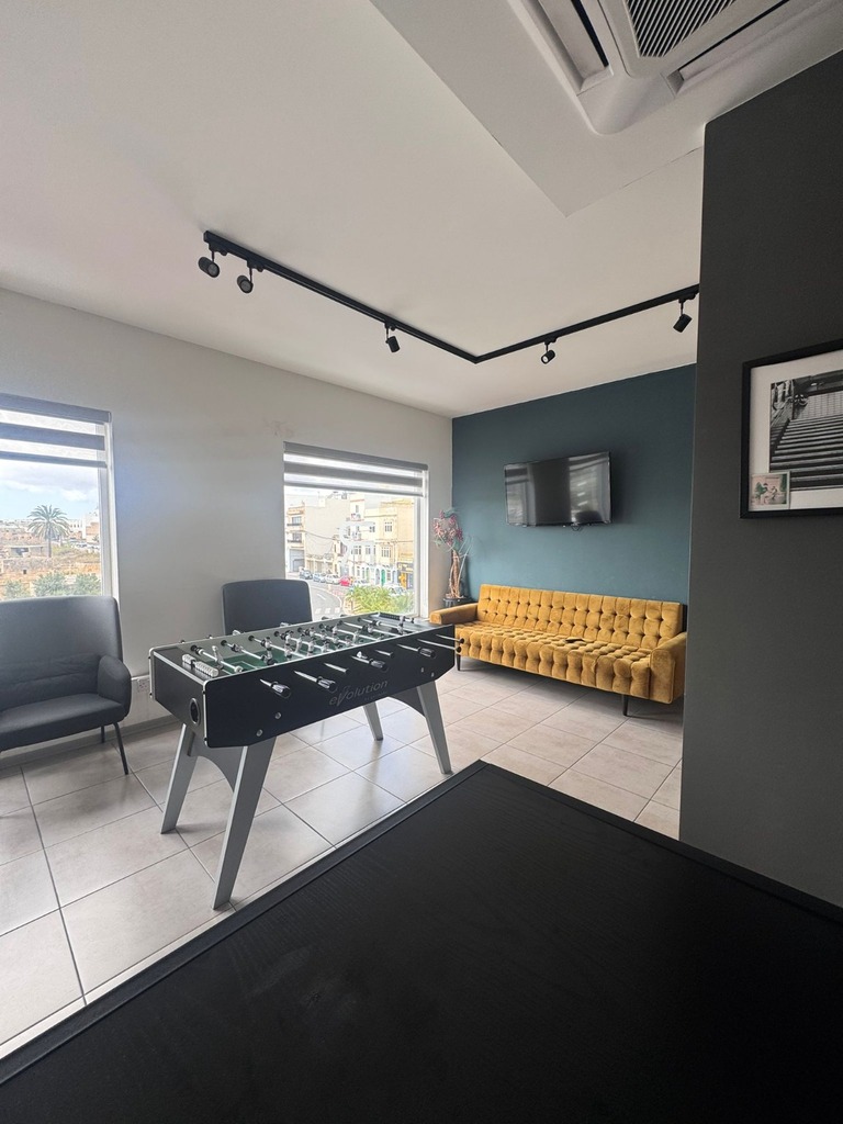 Office for Long Let in Santa Venera - €1,500/month photo 2