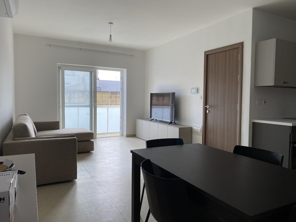 1 Bedroom Apartment for Long Let in Ħamrun - €1,100/month photo 3