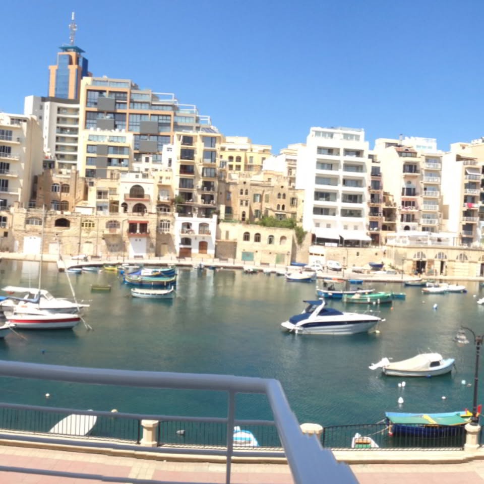 Beautiful Seafront House in Spinola Bay in St. Julians photo 8