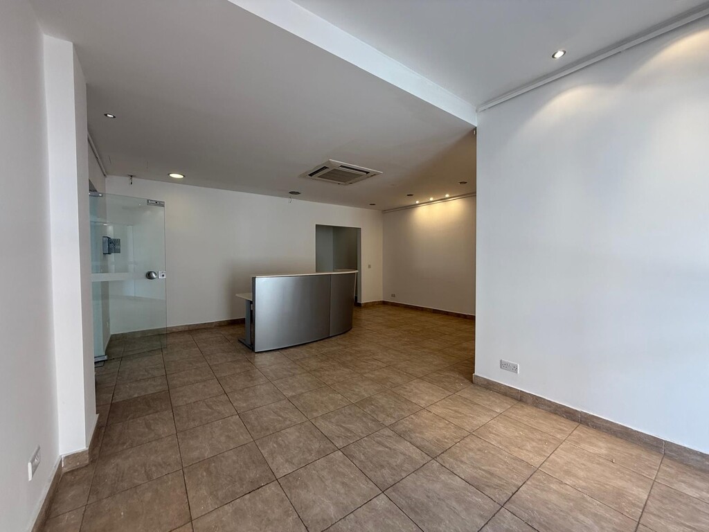 Office for Long Let in Balzan - €4,500/month photo 6