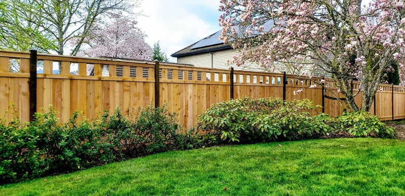 Howdy Neighbor Fence with Post Caps