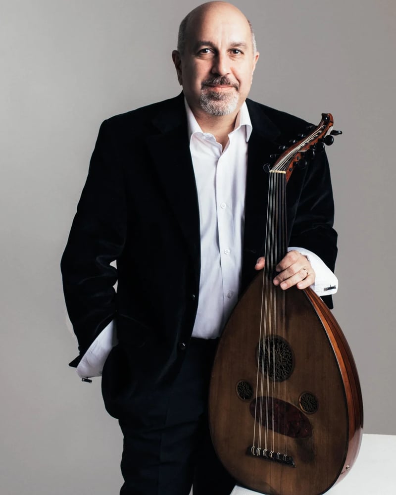 Ara Dinkjian holding his oud