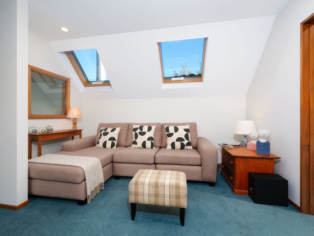25 Caverhill Close 