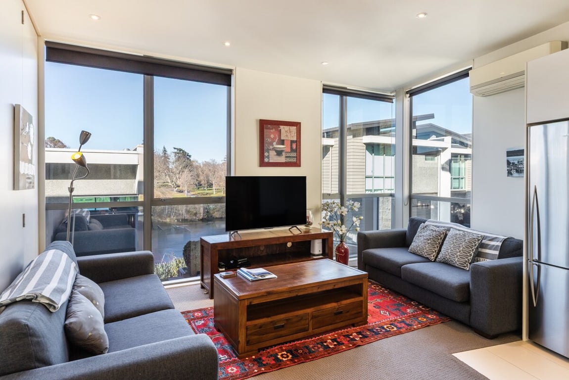 Modern Apartment Central With Wi-Fi & Linen
