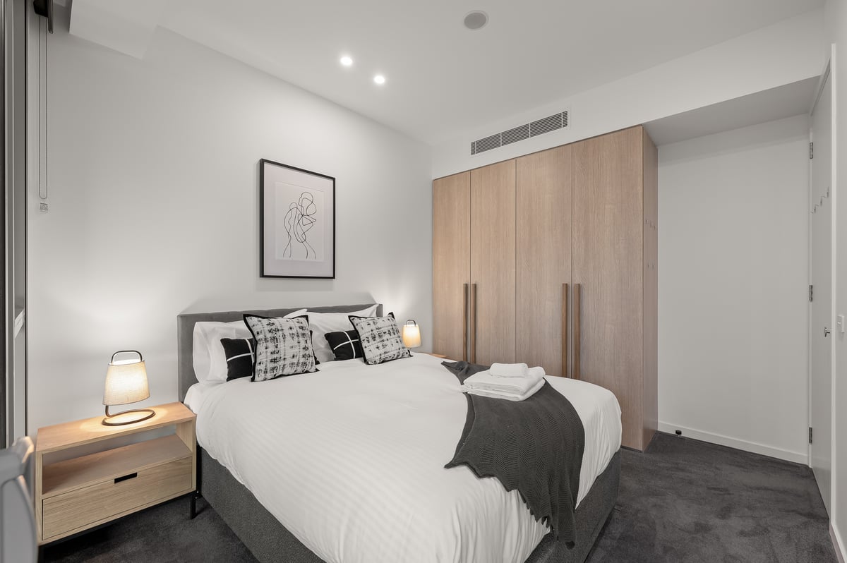 Iconic Fawkner Residence! 2 Bedrooms | 1 Bathroom | Free Parking