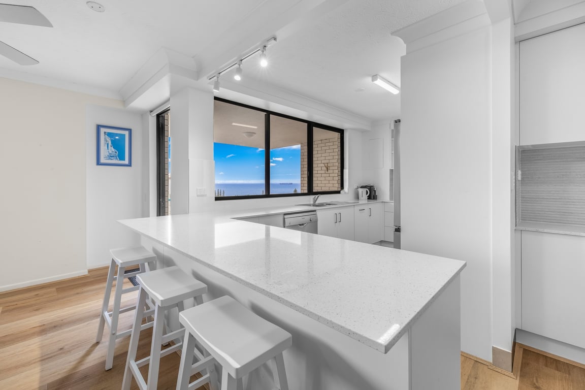 3 Bedroom Ocean View, 1 Queen, 4 Single Beds