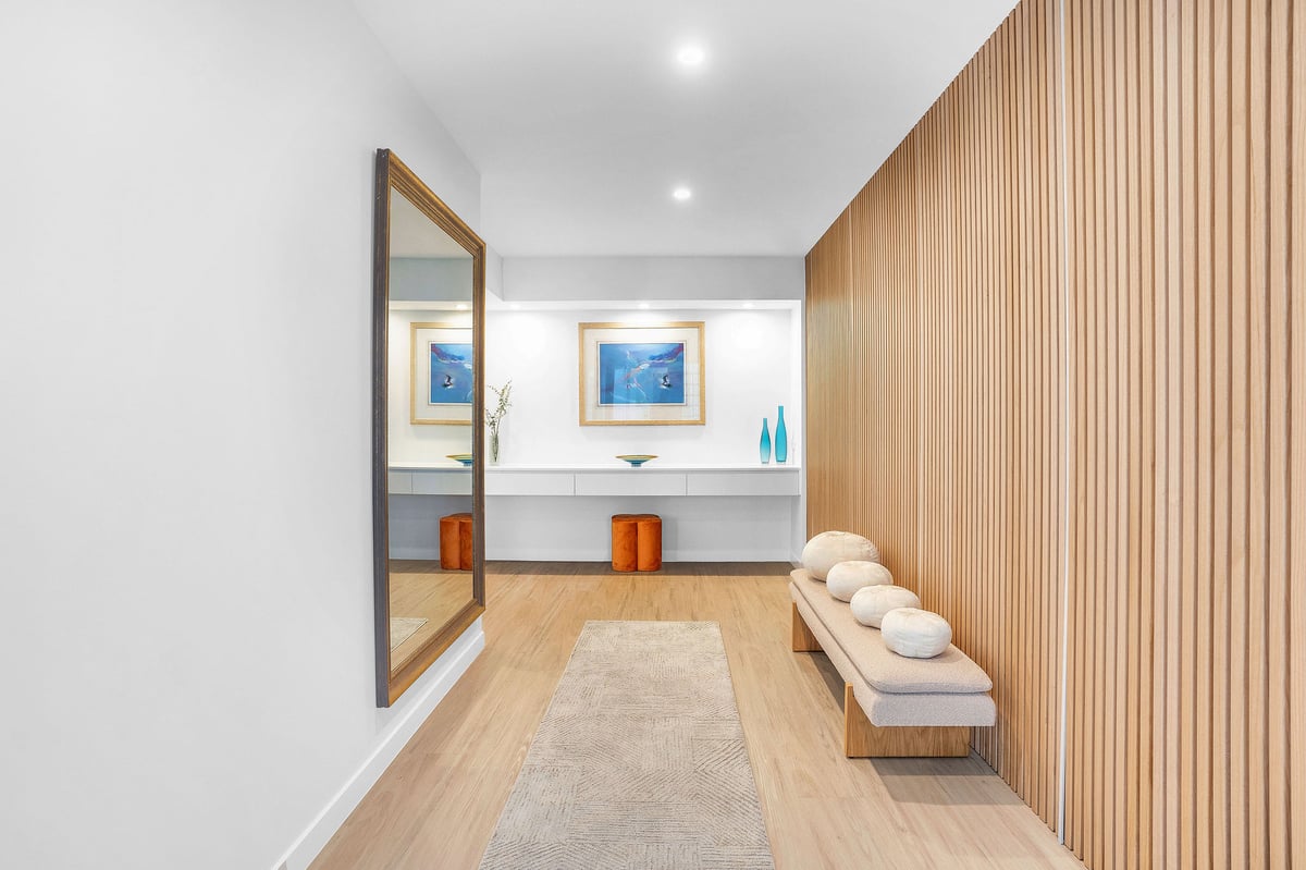 Apartment 19