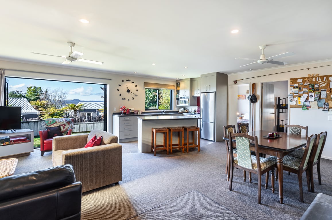 The Umpires Retreat - Quiet Home In Acacia Bay