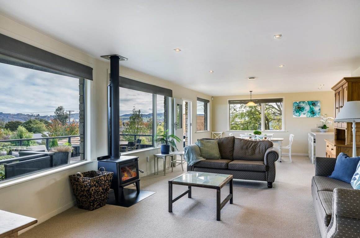 Great Lake Getaway - Your Spacious Taupo Retreat