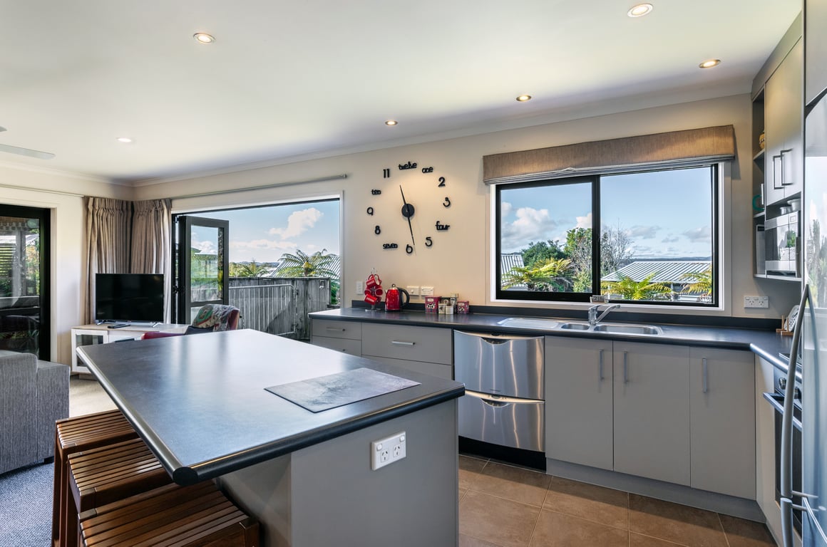 The Umpires Retreat - Quiet Home In Acacia Bay