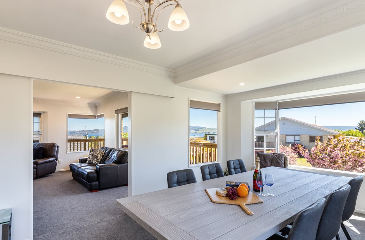 The Golders Getaway: Space for 2 families