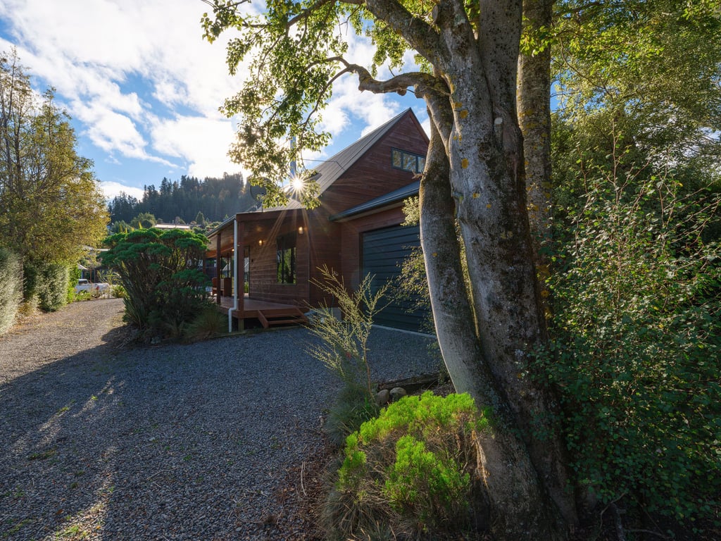 25 Caverhill Close 