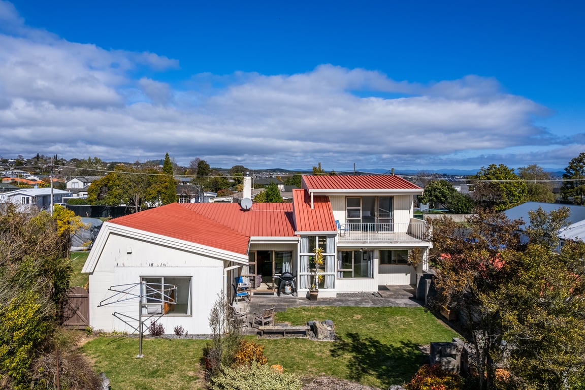 Tui Street Escape – Classic Comfort Near the Lake
