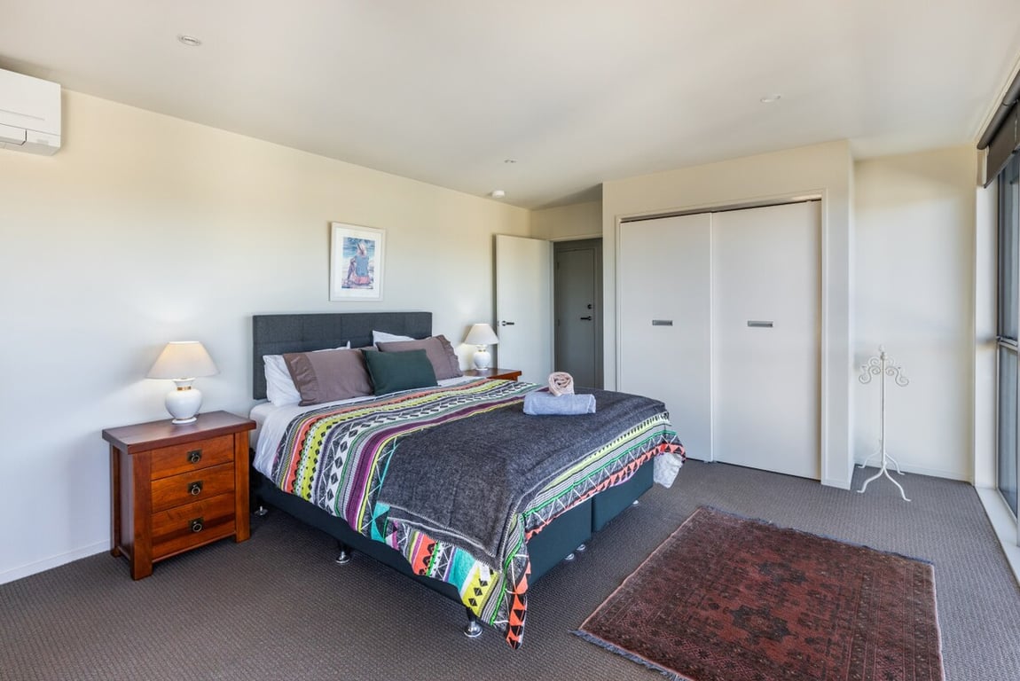 Modern Apartment Central With Wi-Fi & Linen