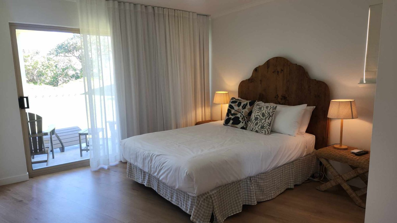 Deluxe Ground Floor Ocean View Apartment