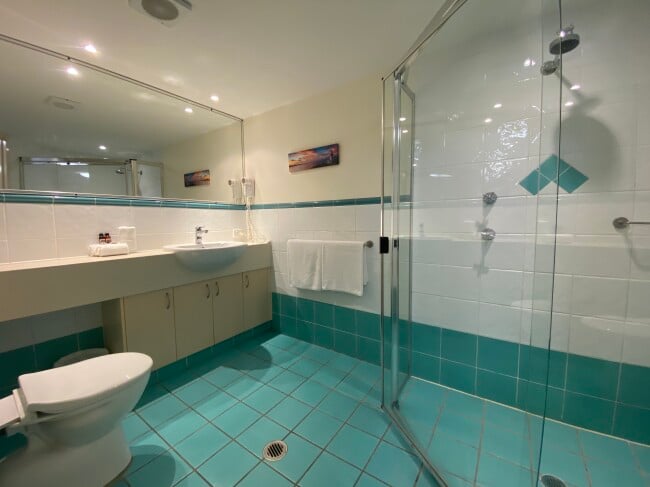 1 Bedroom Street Side