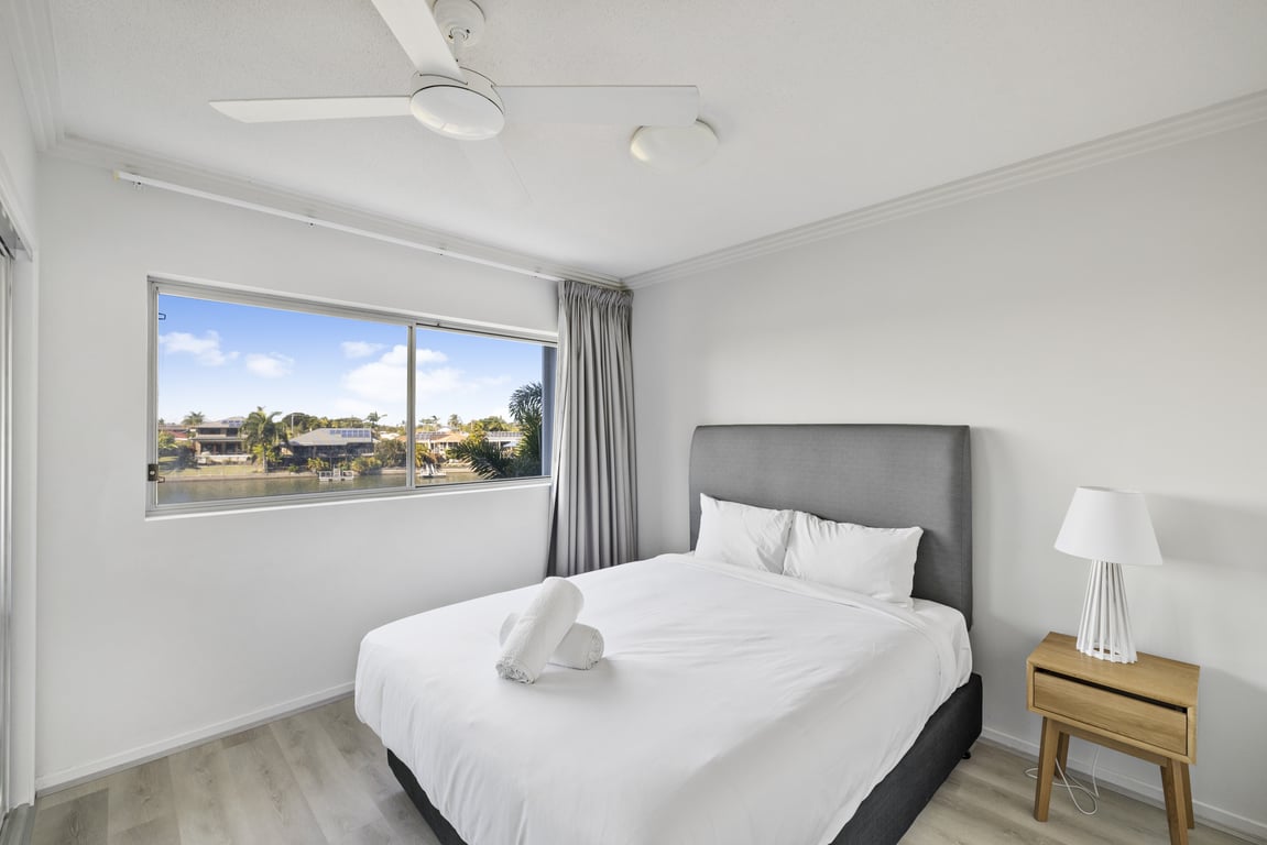 Broadwater 2 Bedroom Apartment