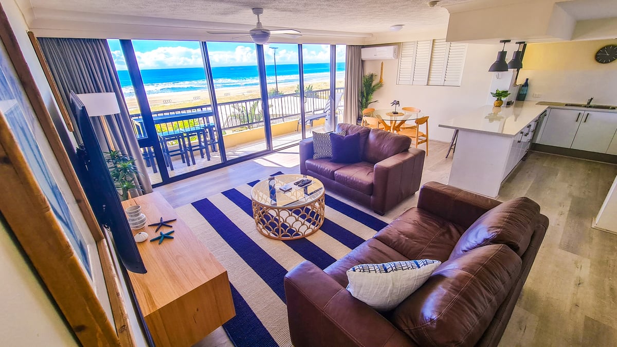 Hot deal! Pelican Sands Beachside Resort, Tugun! 🏖️