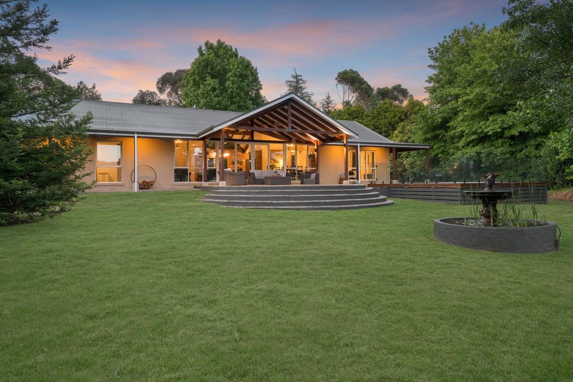 Yarrowood - Country Retreat near Lake Nillahcootie