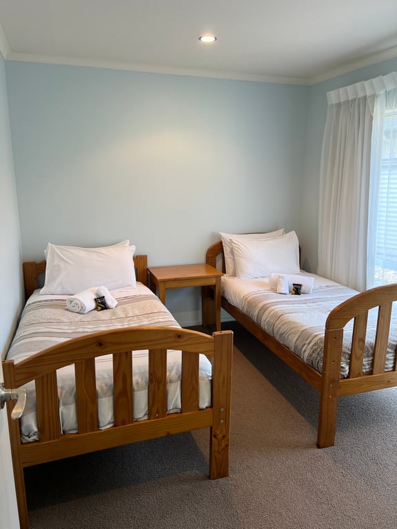 Hillside Hideaway (Pet Friendly) 