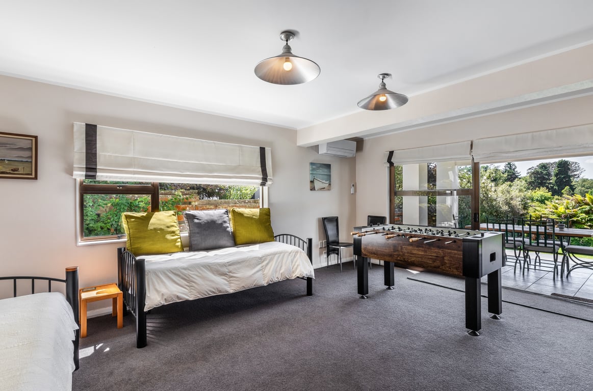 Riverside Villa - Spacious Stunning Location