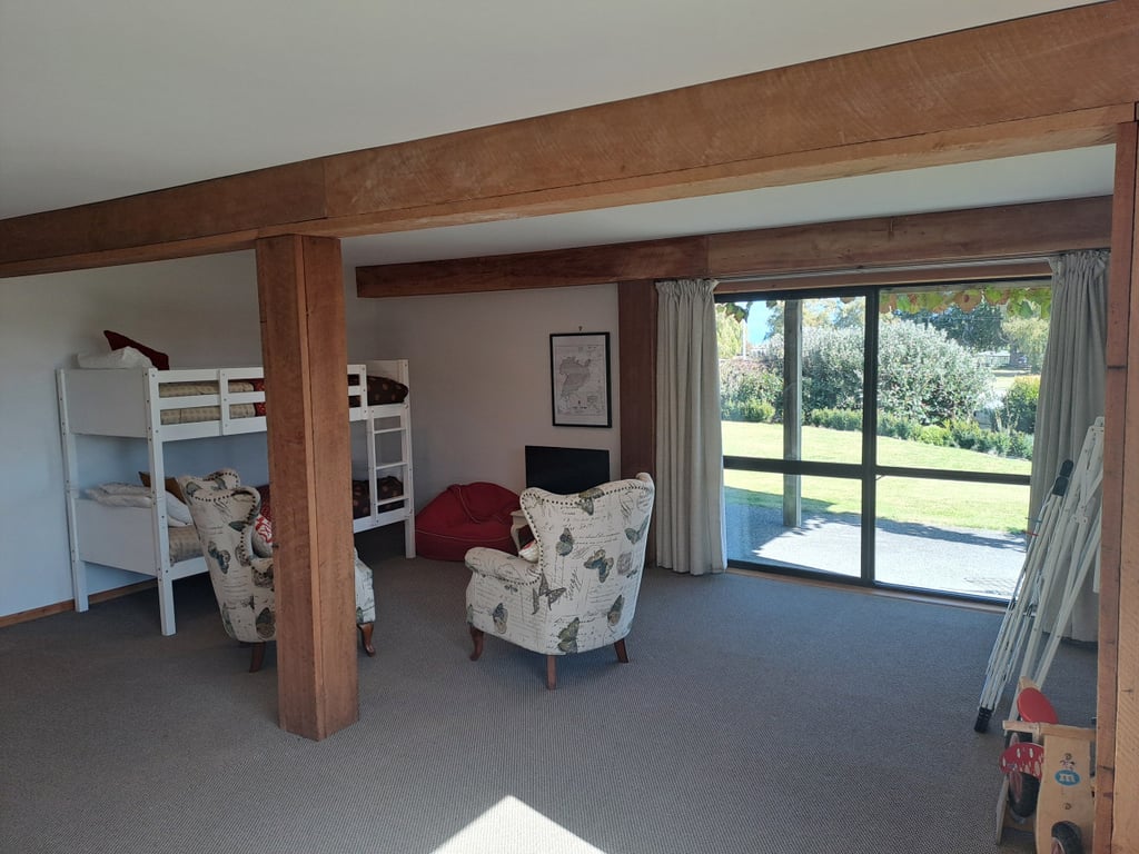 Grace Crescent - Large And Modern Family Home