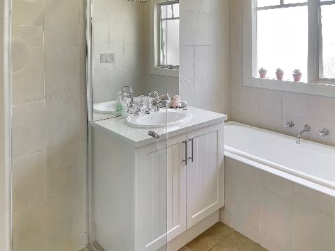 River Rock Cottage  Centrally located and Dog friendly