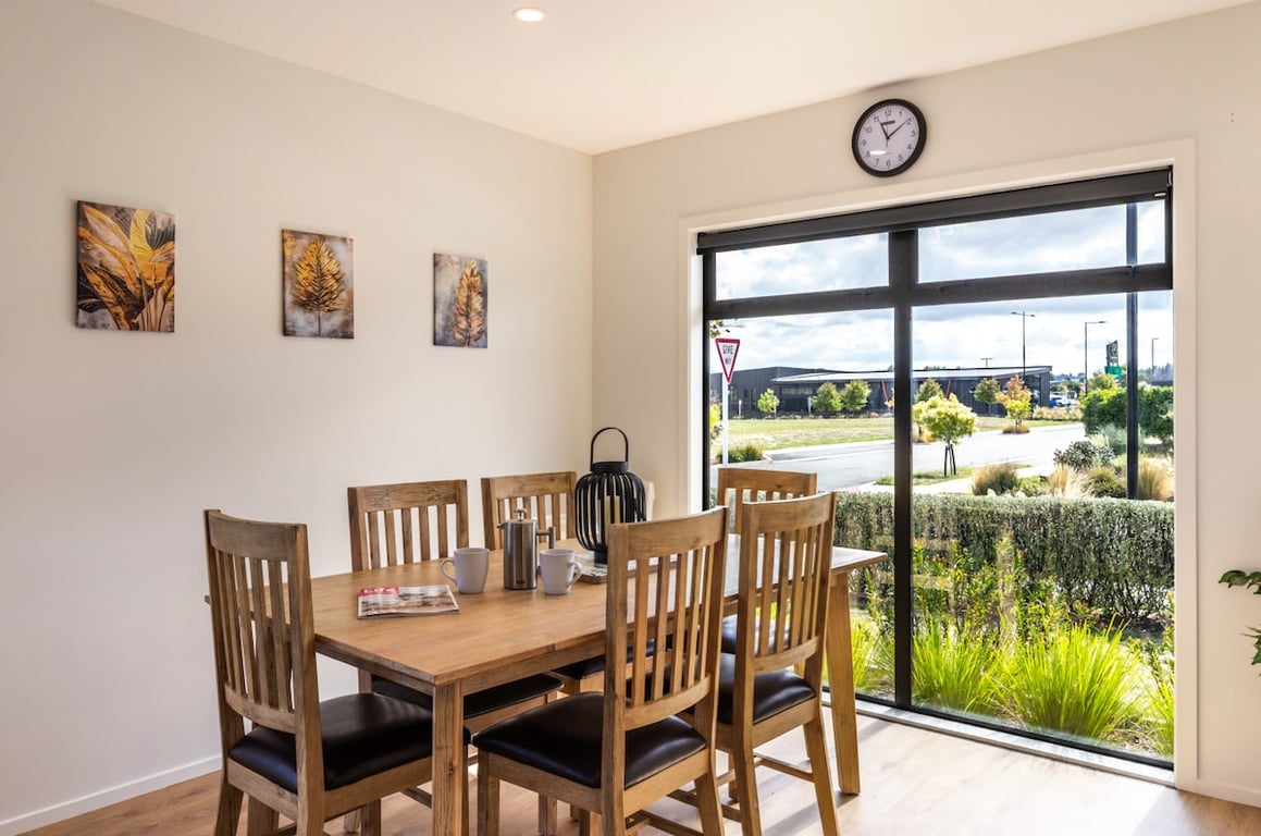 Modern Holiday Retreat - Relax & Unwind In Style