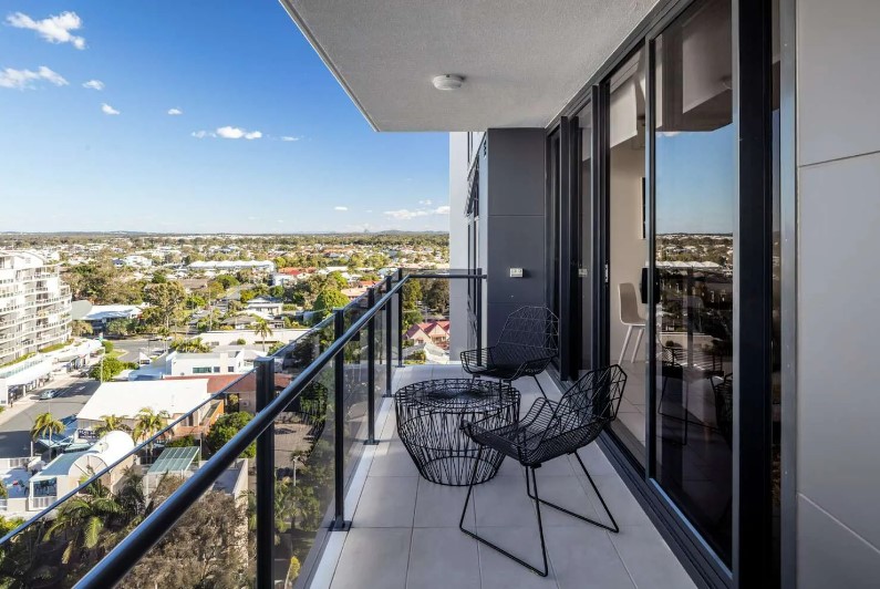 2 Bedroom Studio Apartment