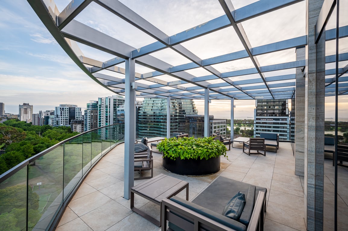 Parkside Perfection Near The CBD! 2 Bedrooms | 1 Bathroom | Free Parking