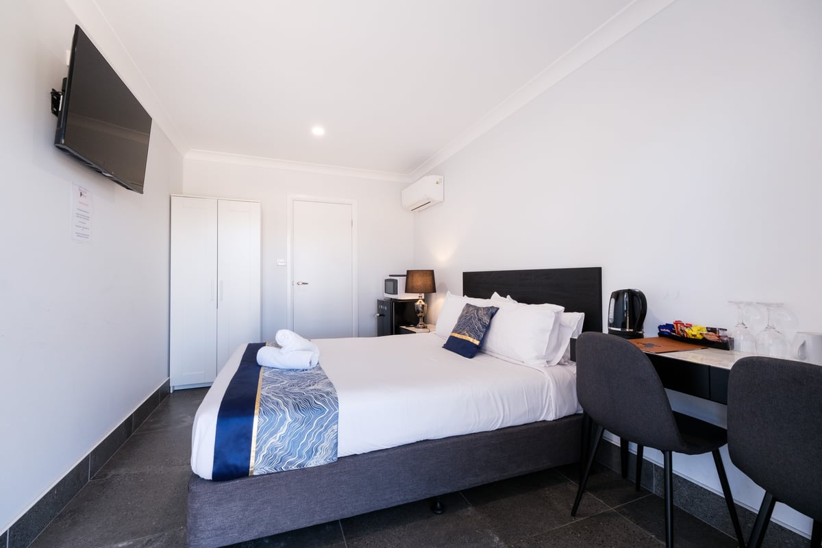 Economy Queen Verandah