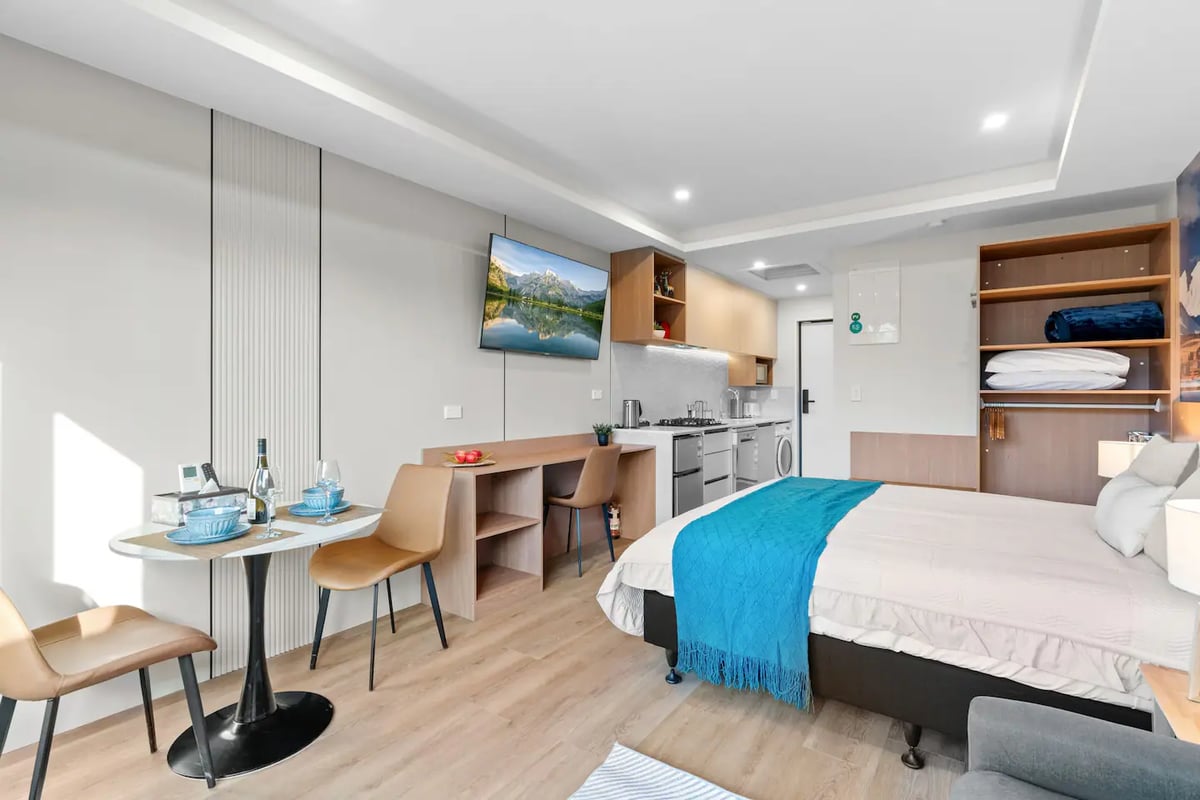 New warm modern 1 bedroom unit2