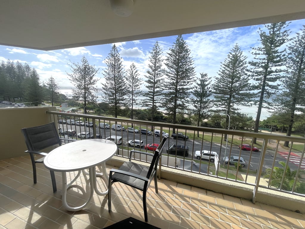 Apartment 18 Level 6 - 2 Bedroom Superior Apartment, Western side