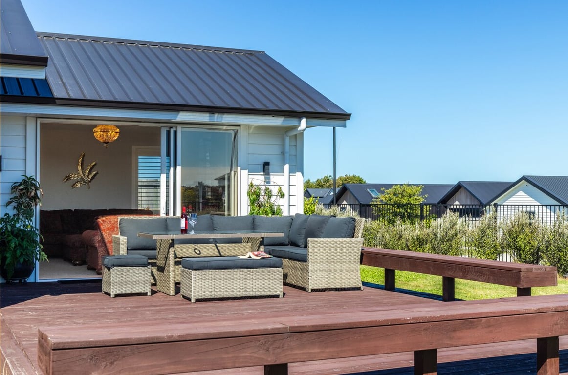 Parkside On Puna - A Modern Family Home Beside The Park