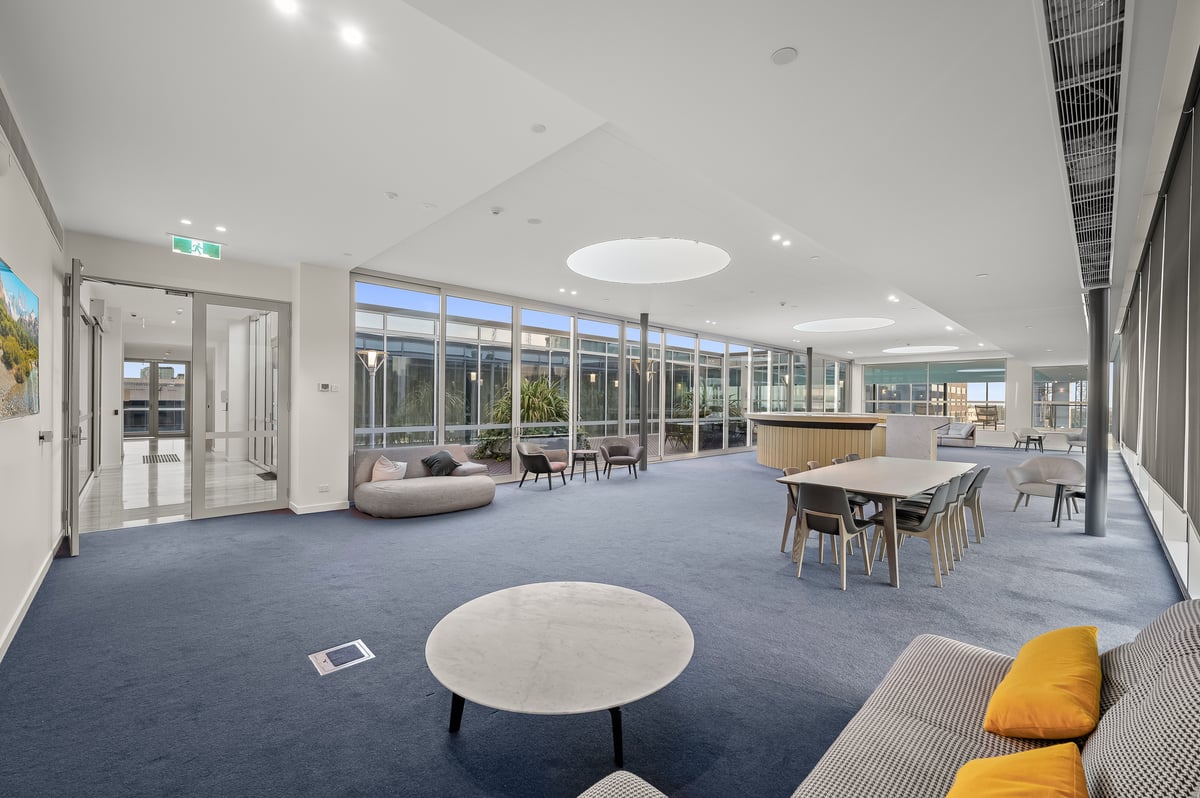 Iconic Fawkner Residence! 2 Bedrooms | 1 Bathroom | Free Parking