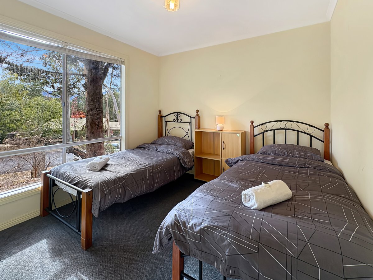 Rosella Views - Cosy Cottage at the Base of Mt Buller