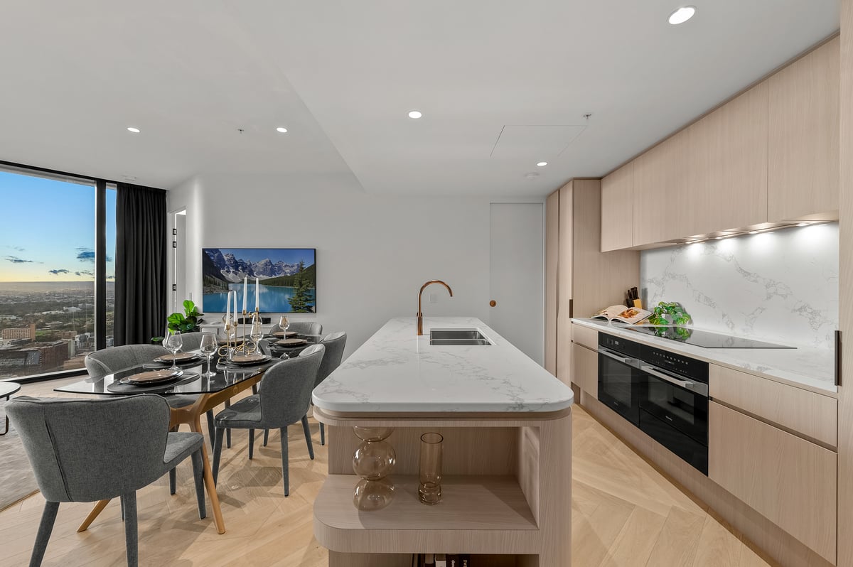 Luxurious CBD and Garden View Home! 3 Bedrooms | 2 Bathrooms | Free Parking