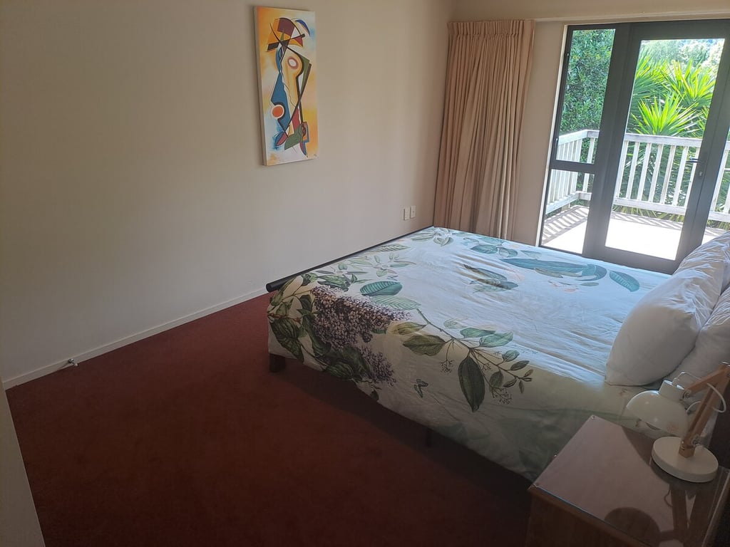 Riverbank Retreat - Family Home