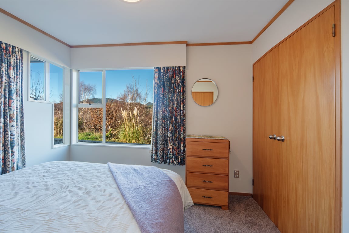 Sunny Bayview Retreat