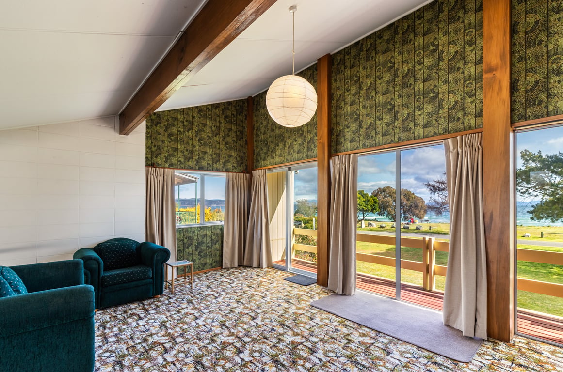 Classic Kiwi Bach By The Lake – Family Friendly In Five Mile Bay