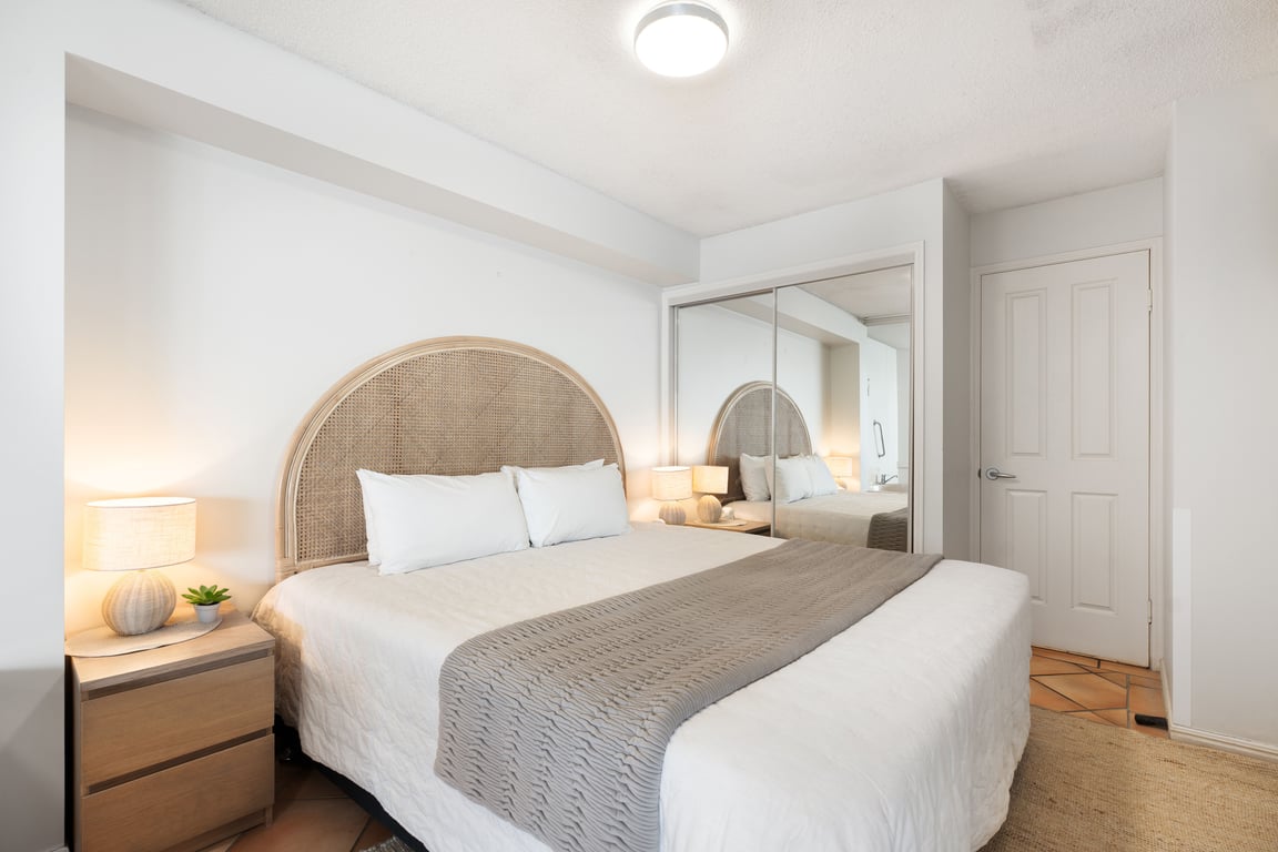 Unit 104 – Deluxe 1 Bedroom Waterfront