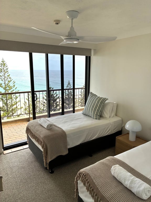 Apartment 46 Level 15 -2 Bedroom Luxury Apartment, Centre Unit 