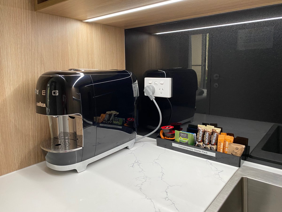 Studio (Balcony/Washer/Dryer)